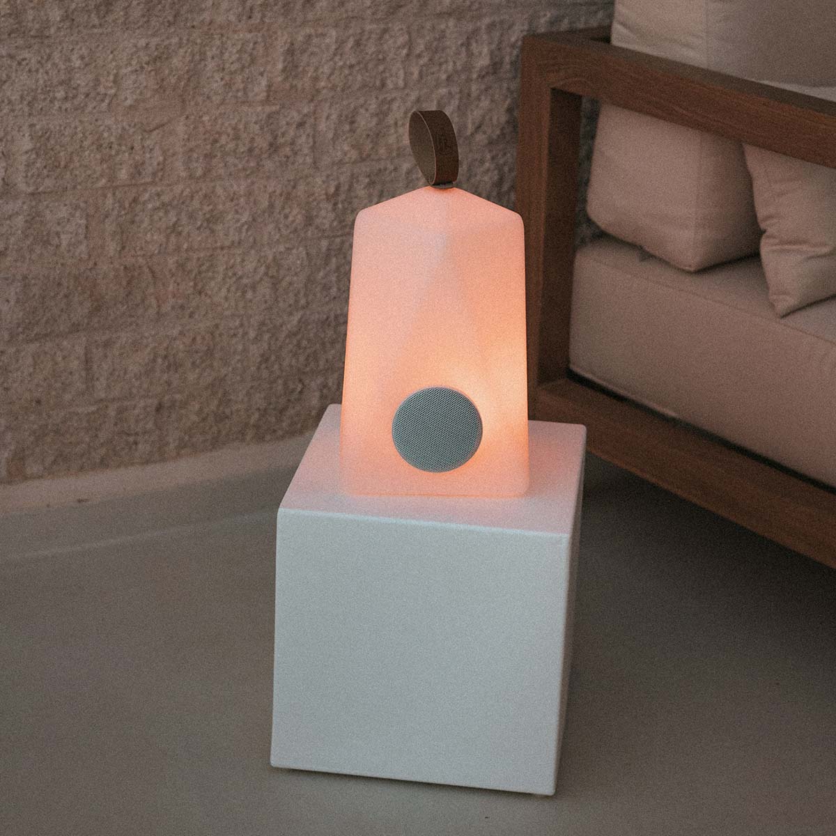 ALTAVOZ PORTÁTIL CON LUZ FARALAY PLAY - Image 7