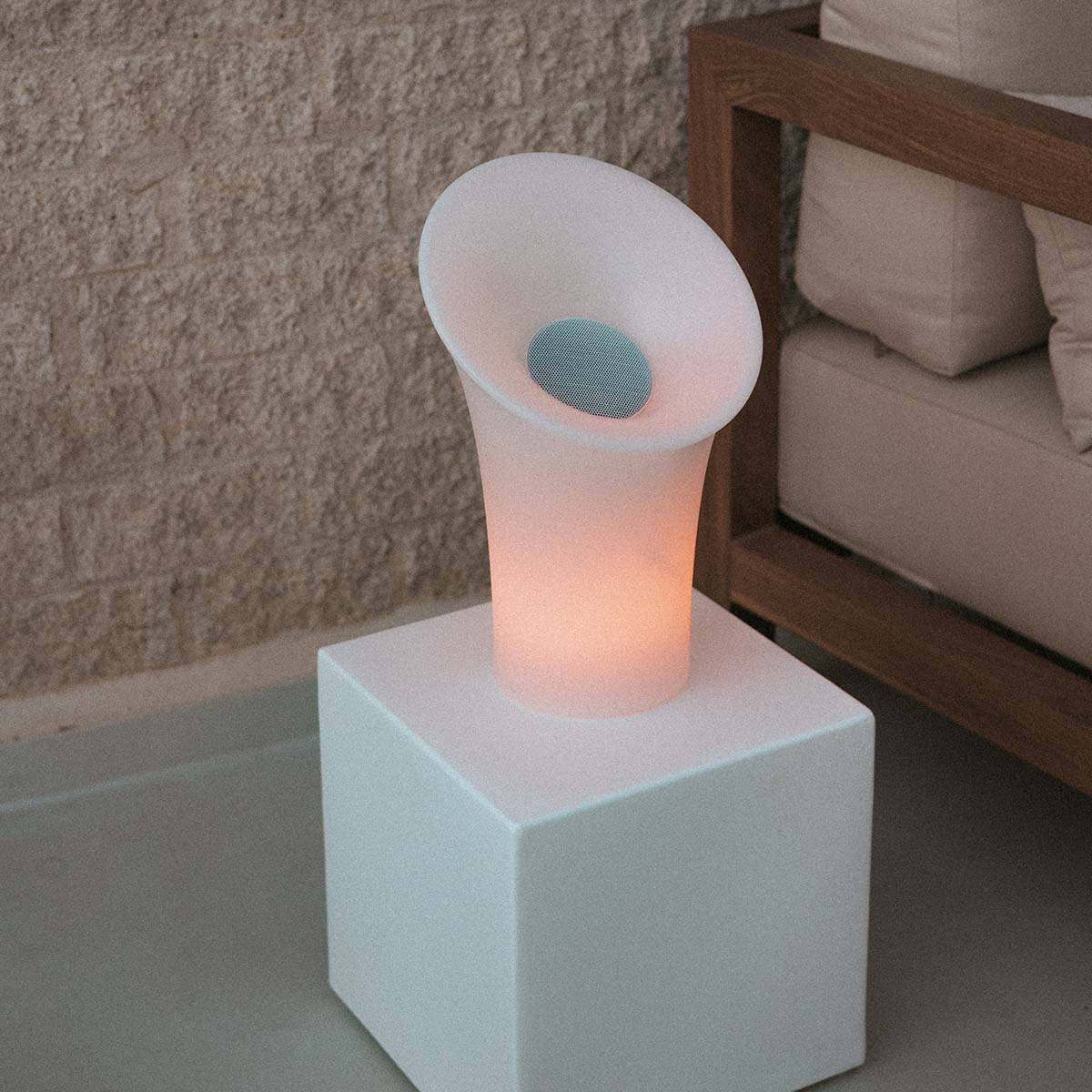 ALTAVOZ PORTÁTIL CON LUZ NIPPER PLAY - Image 3