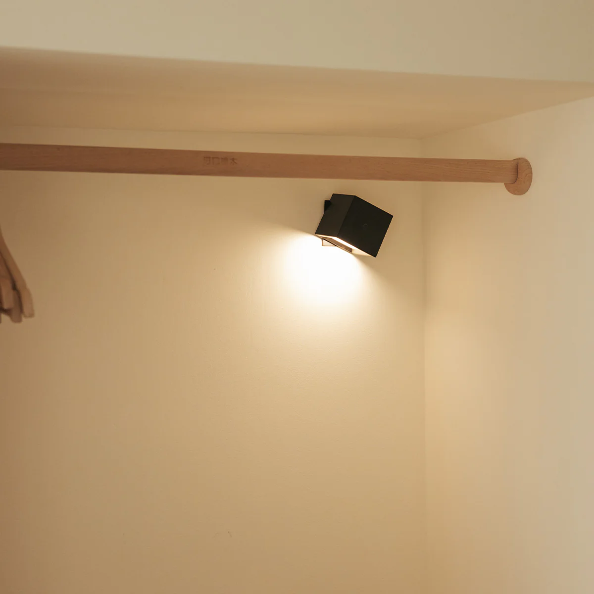 Aplique de pared cuadrado sin cables para interior BOX 8 - Image 3