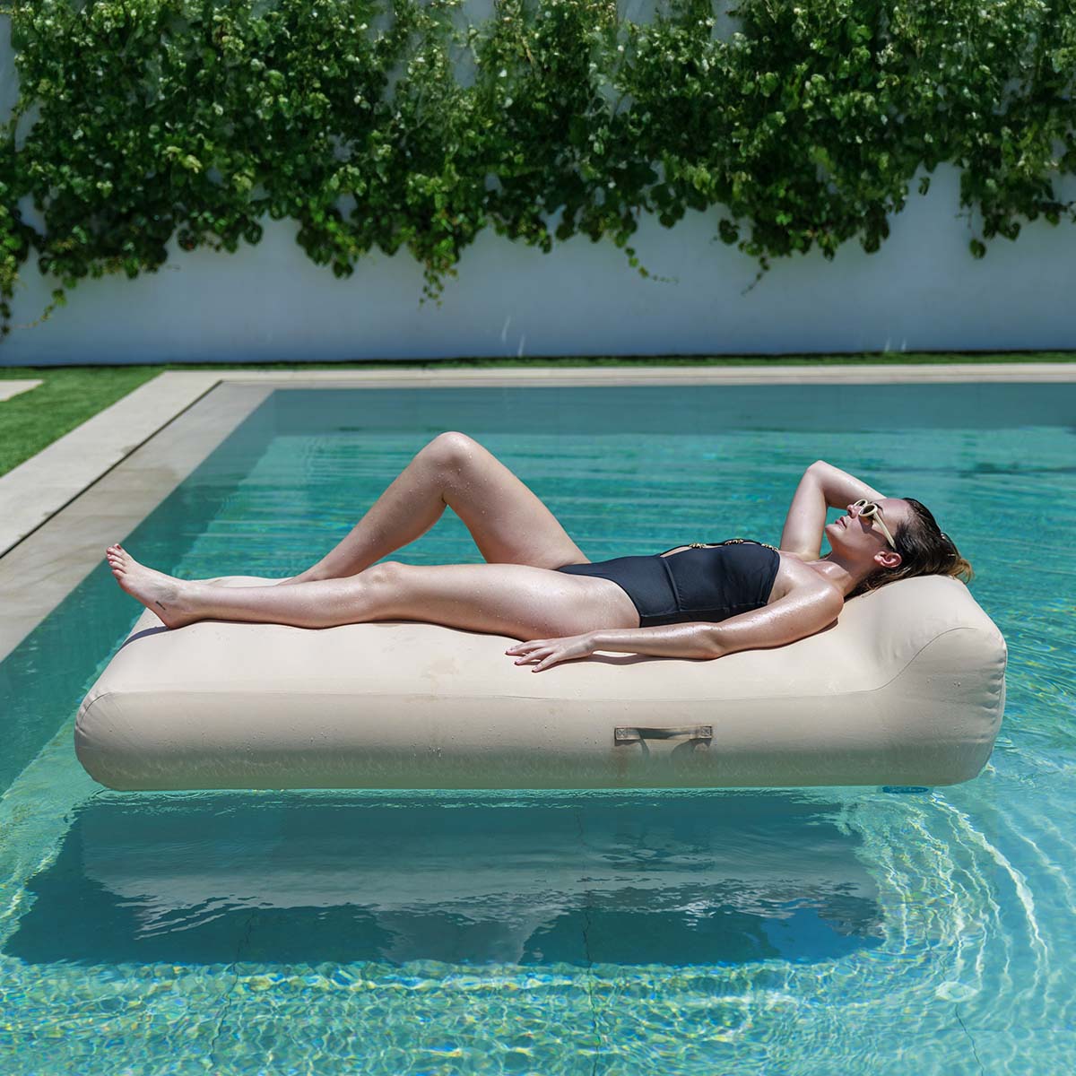 TUMBONA INFLABLE DE ALTA RESISTENCIA PARA JARDÍN Y PARA PISCINA (FLOTANTE) ILLETES - Image 4